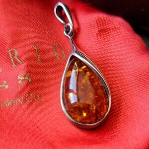 Pendant: Valerio Amber in Elegant Silver Setting